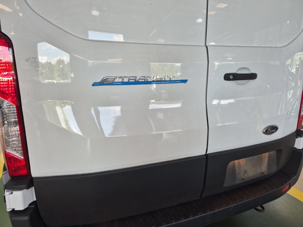 Used 2023 Ford E-Transit Medium Roof RWD image 9
