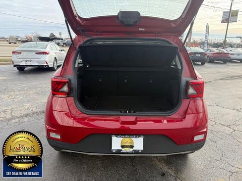 Used 2022 Hyundai Venue SEL w/ Cargo Package image 18
