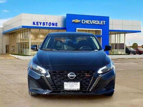 Used 2024 Nissan Altima 2.5 SR FWD image 2