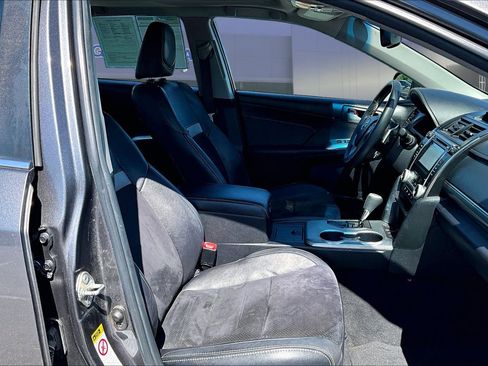 Used 2014 Toyota Camry SE w/ Leather Package FWD image 29