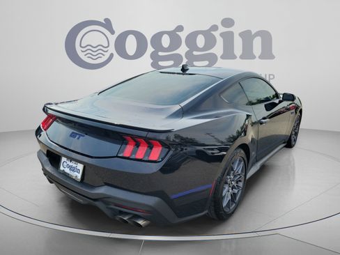 Used 2025 Ford Mustang GT Premium RWD image 3