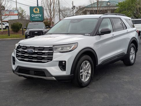 New 2026 Ford Explorer Active w/ Active Comfort Package RWD image 2