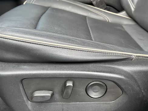 Used 2021 GMC Yukon XL SLT w/ SLT Premium Package image 13