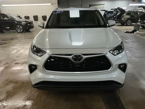 Used 2022 Toyota Highlander XLE AWD/4WD image 8