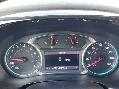 Used 2021 Chevrolet Traverse LT FWD image 23