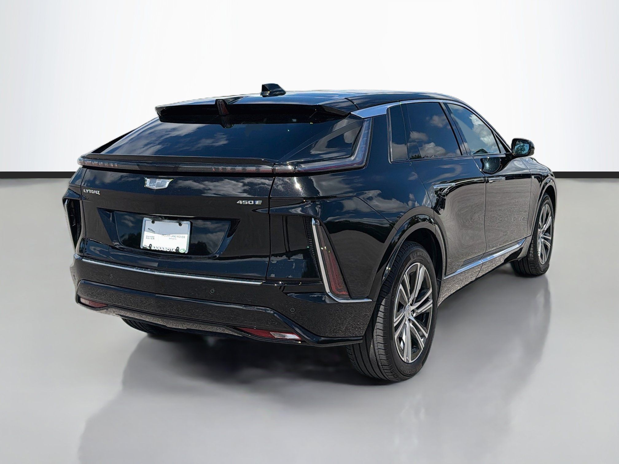 Used 2025 Cadillac Lyriq Luxury RWD image 5