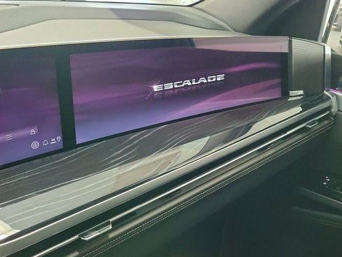 Certified 2025 Cadillac Escalade ESV Sport image 26
