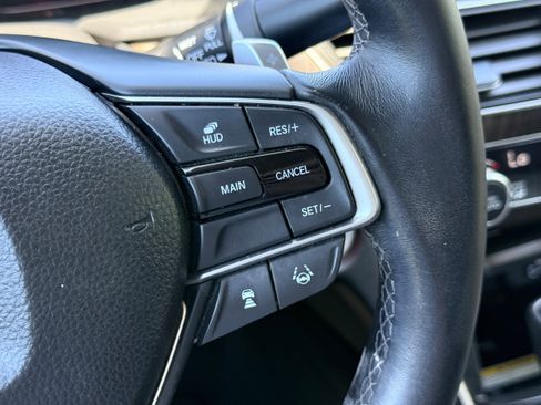 Used 2018 Honda Accord Touring image 14