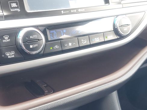 Used 2016 Toyota Highlander Limited AWD/4WD image 32