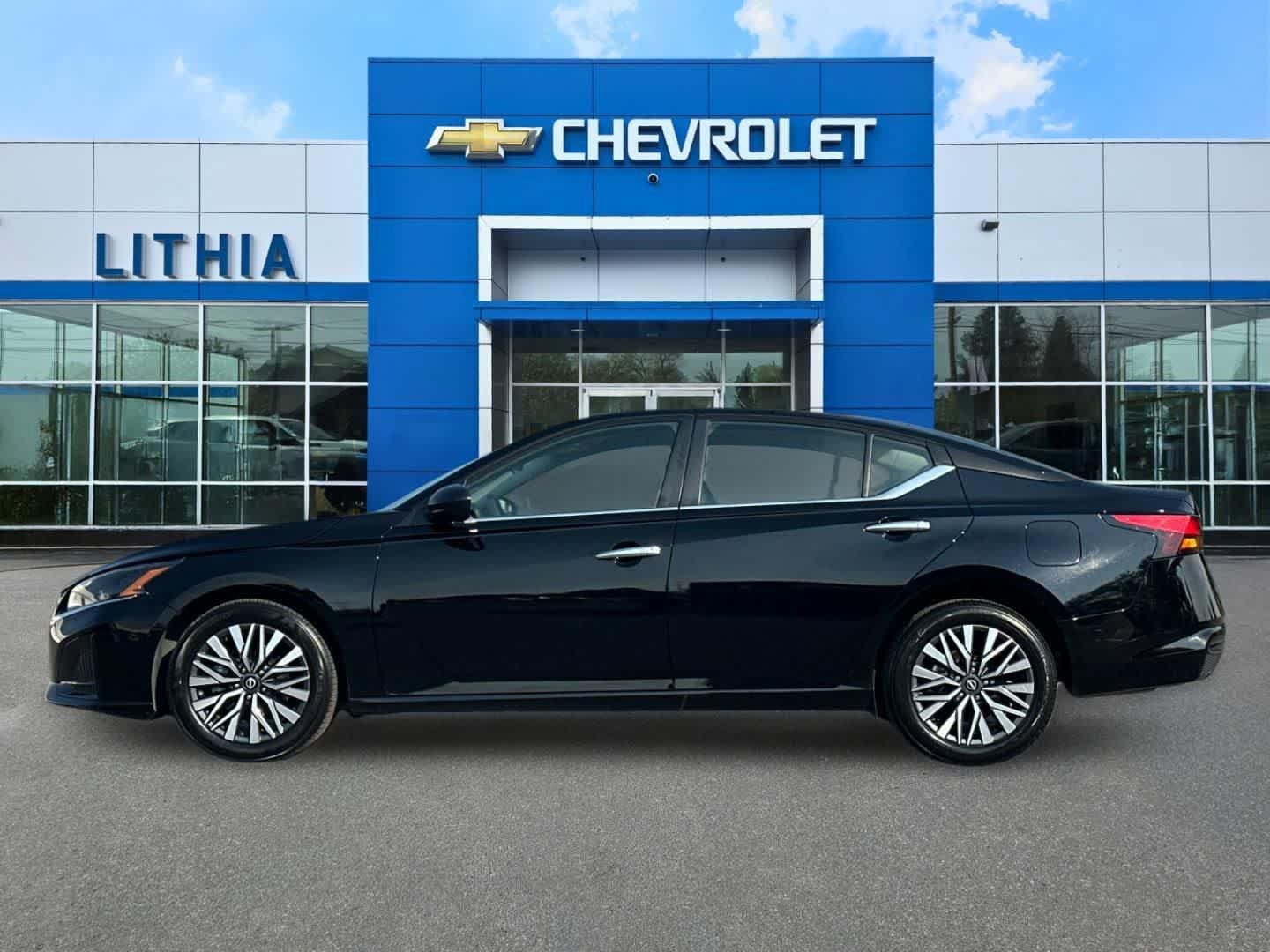 Used 2024 Nissan Altima 2.5 SV AWD/4WD image 5