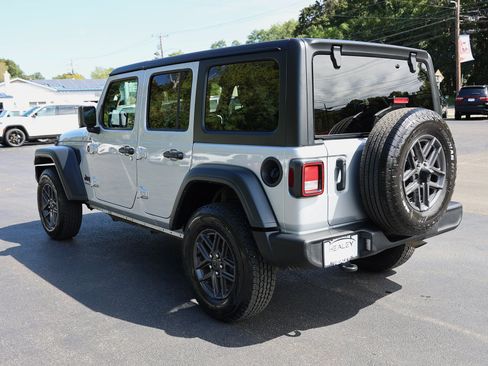 Used 2024 Jeep Wrangler Sport S image 2