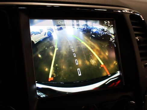 Used 2018 Jeep Grand Cherokee Altitude image 27