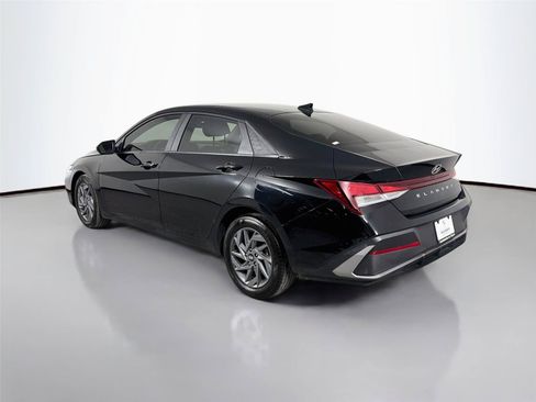 Used 2024 Hyundai Elantra SEL FWD image 7