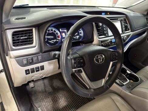 Used 2019 Toyota Highlander Limited w/ Protection Package #3 AWD/4WD image 9