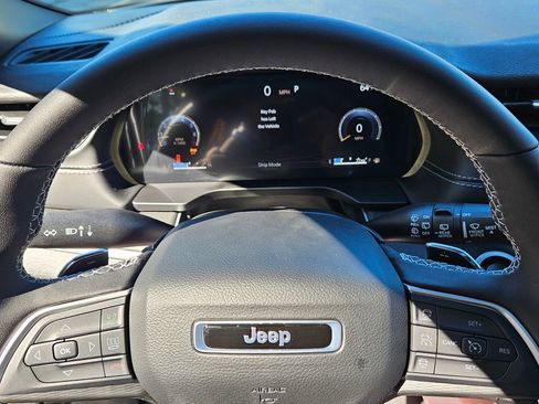 New 2025 Jeep Grand Cherokee L Laredo w/ Luxury Tech Group I image 25