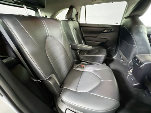 Used 2022 Toyota Highlander XLE image 27