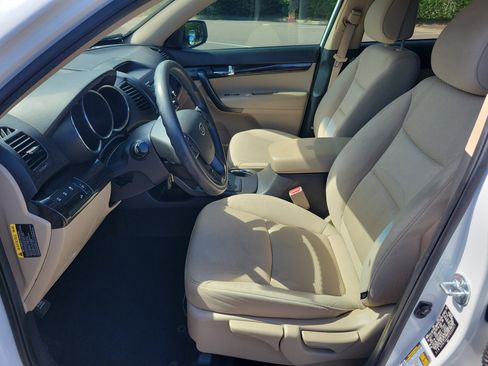 Used 2012 Kia Sorento LX image 25