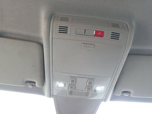 Used 2024 Volkswagen Tiguan SE image 23