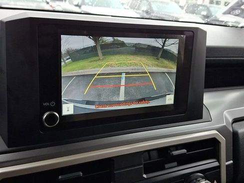 Certified 2025 Toyota Tacoma SR5 AWD/4WD image 17