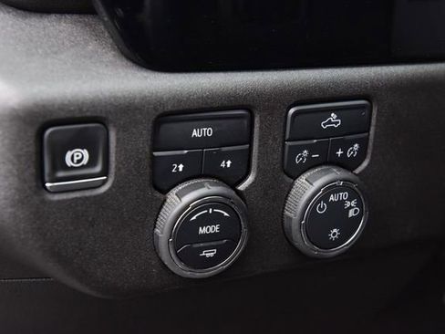 Used 2025 Chevrolet Silverado 1500 LT image 10