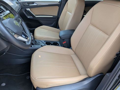 Used 2023 Volkswagen Tiguan SE w/ Panoramic Sunroof Package AWD/4WD image 29