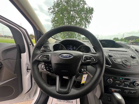 Used 2017 Ford Escape SE FWD image 13
