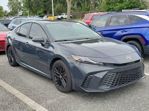 Used 2025 Toyota Camry SE FWD image 1