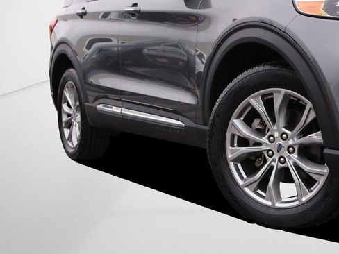 Used 2022 Ford Explorer Limited w/ Equipment Group 301A AWD/4WD image 3