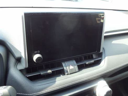Used 2025 Toyota RAV4 XLE AWD/4WD image 14