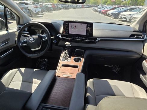 Certified 2023 Toyota Sienna XLE FWD image 15