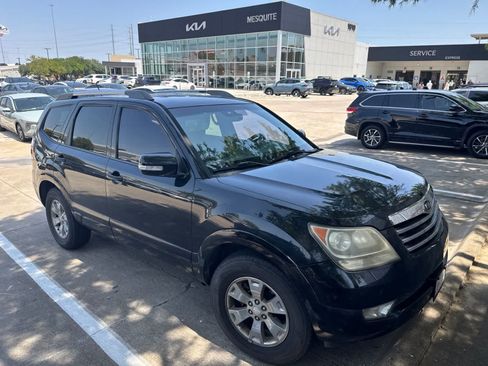 Used 2009 Kia Borrego EX w/ Luxury Pkg RWD image 2