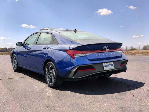 Certified 2025 Hyundai Elantra SEL w/ Cargo Package FWD image 7