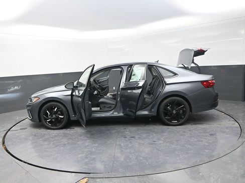 New 2026 Volkswagen Jetta SE FWD image 32