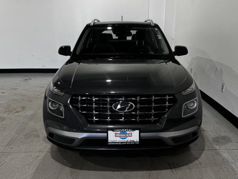 Used 2025 Hyundai Venue Limited FWD image 11