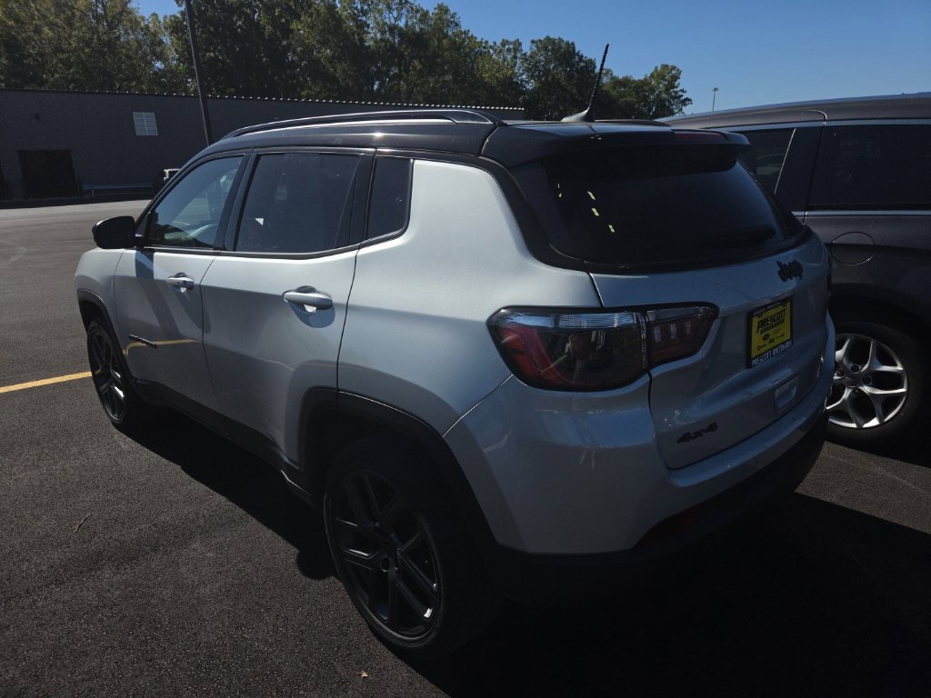 Used 2025 Jeep Compass Limited w/ Sun & Sound Group AWD/4WD image 2
