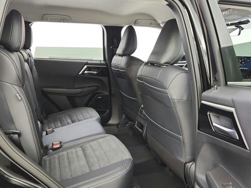 Used 2025 Mitsubishi Outlander SE AWD/4WD image 13