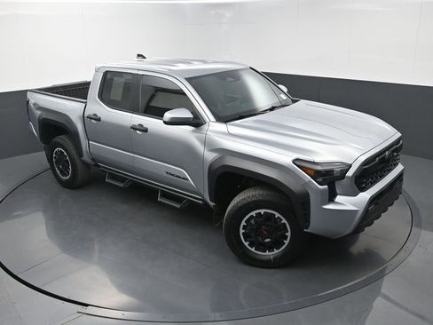 Used 2024 Toyota Tacoma TRD Off-Road AWD/4WD image 29
