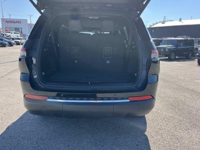 Used 2024 Jeep Grand Cherokee L Limited w/ Luxury Tech Group II AWD/4WD image 12
