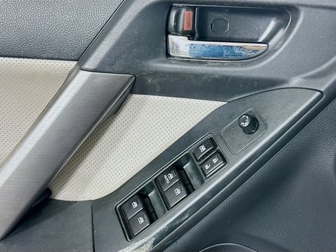 Used 2014 Subaru Forester 2.5i Touring AWD/4WD image 21