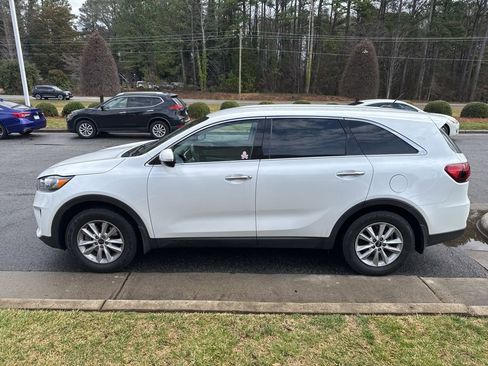 Used 2020 Kia Sorento LX image 3