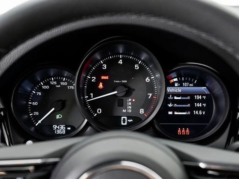 Certified 2025 Porsche Macan image 15