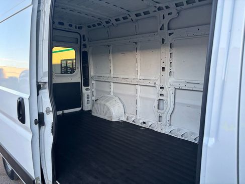 Used 2023 RAM ProMaster 2500 image 12