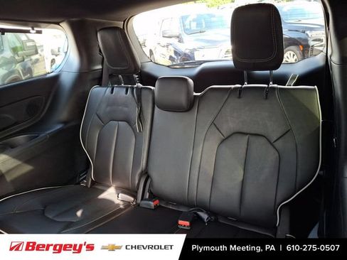 Used 2025 Chrysler Pacifica Limited FWD image 12