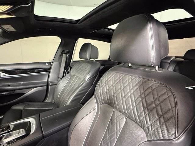 Used 2018 BMW 750i RWD image 5