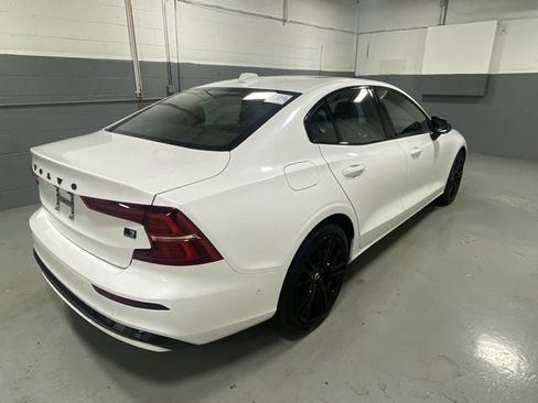 Used 2024 Volvo S60 T8 Ultimate image 3