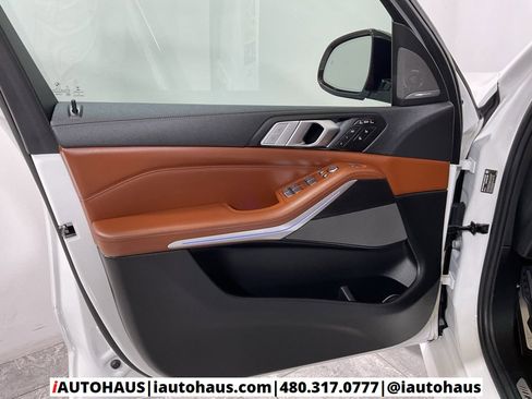 Used 2022 BMW X7 M50i image 43