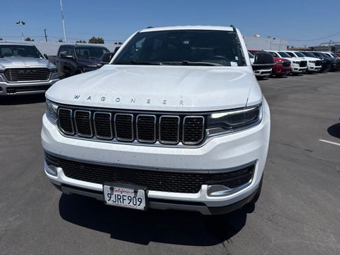 Used 2024 Jeep Wagoneer L Series II w/ Flexible Seating Group AWD/4WD image 3