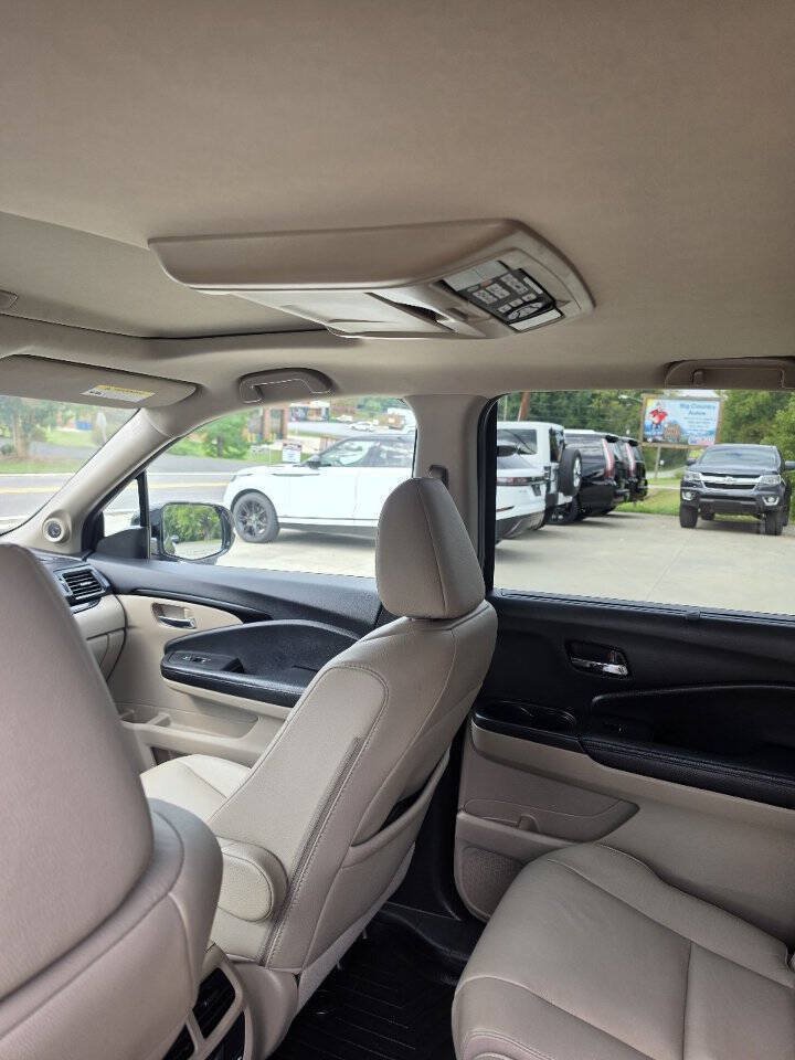 Used 2017 Honda Pilot Touring image 10