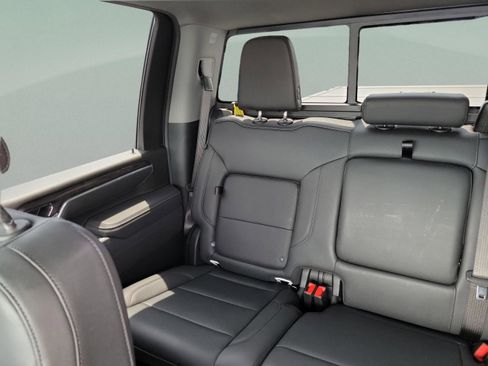 Used 2025 Chevrolet Silverado 2500 LTZ w/ LTZ Premium Package AWD/4WD image 30