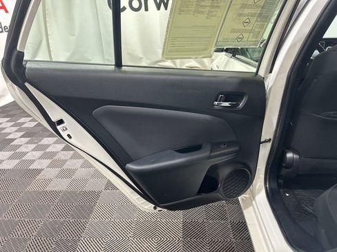 Used 2019 Toyota Prius LE image 18